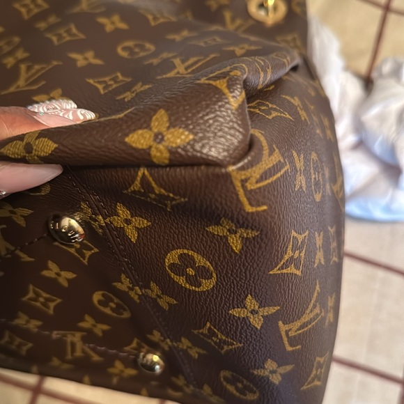 Authentic Louis Vuitton Artsy MM - Picture 4 of 14